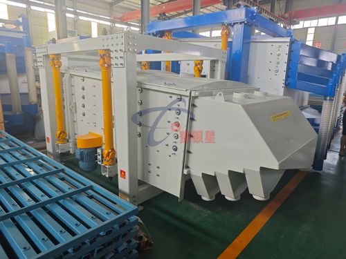 智能搖擺篩破解耐火材料篩分痛點(diǎn)，廣東企業(yè)千里赴新鄉(xiāng)鎖定 “方形篩設(shè)備”