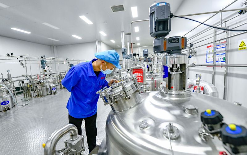 頭孢顆粒生產(chǎn)煥新！銀星機(jī)械直線篩 + 真空上料機(jī)：GMP 合規(guī)無縫銜接，損耗直降 2.5%